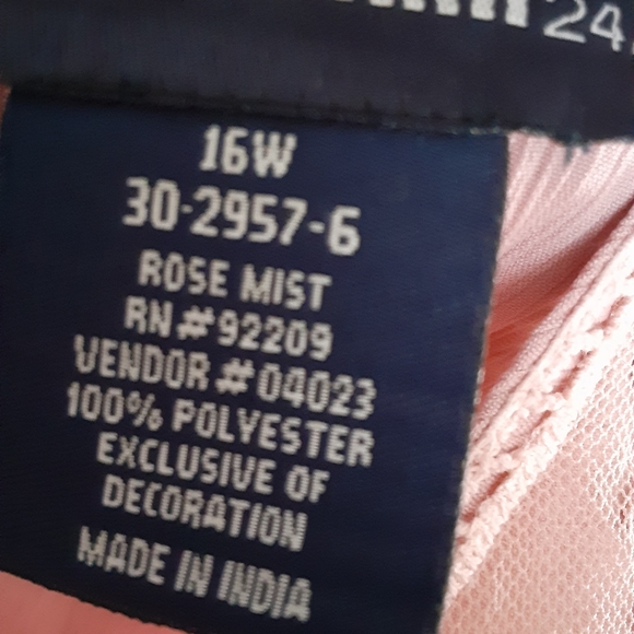 Pretty blouse - Picture 7 of 7